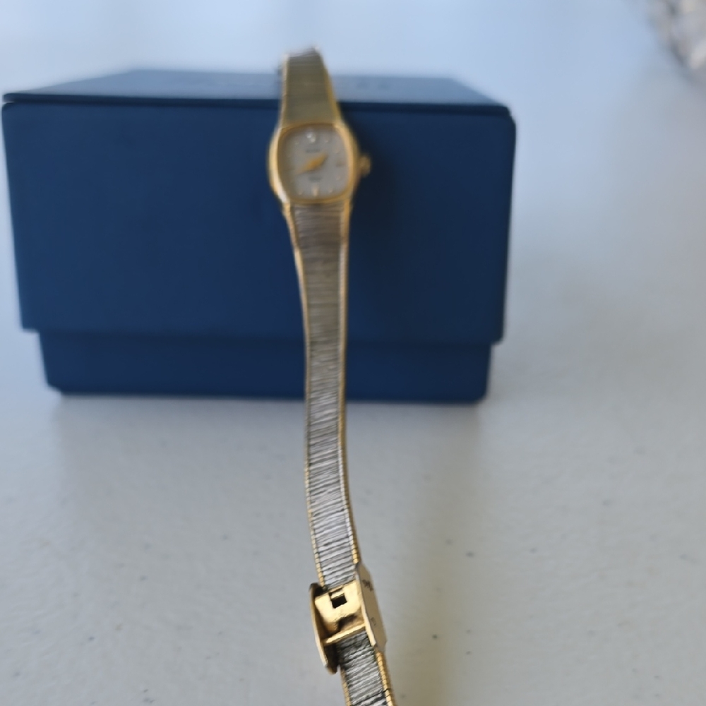 Elegant Gold Women's Watch